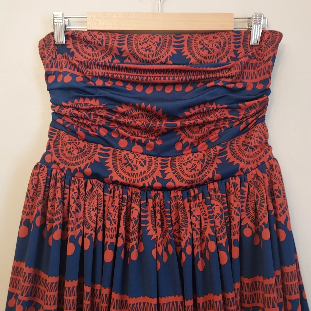 Anthropolgie Girls From Savoy Strapless Dress Size Small Medallion